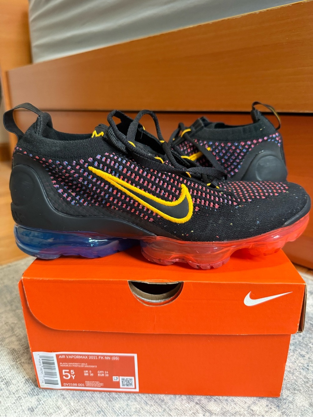 Nike Kids Black Multicolor Vapormax Flyknit Sneakers with Yellow Swoosh